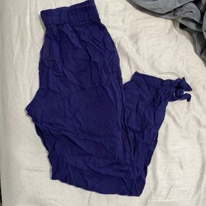 Dark blue ankle pants, knot details at the bottom!